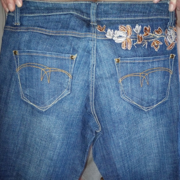 NWOT SEXY BLUE JEANS Gorgeous Embroidered Flower Accents VENEZIA 14 99% Cotton - Picture 9 of 16